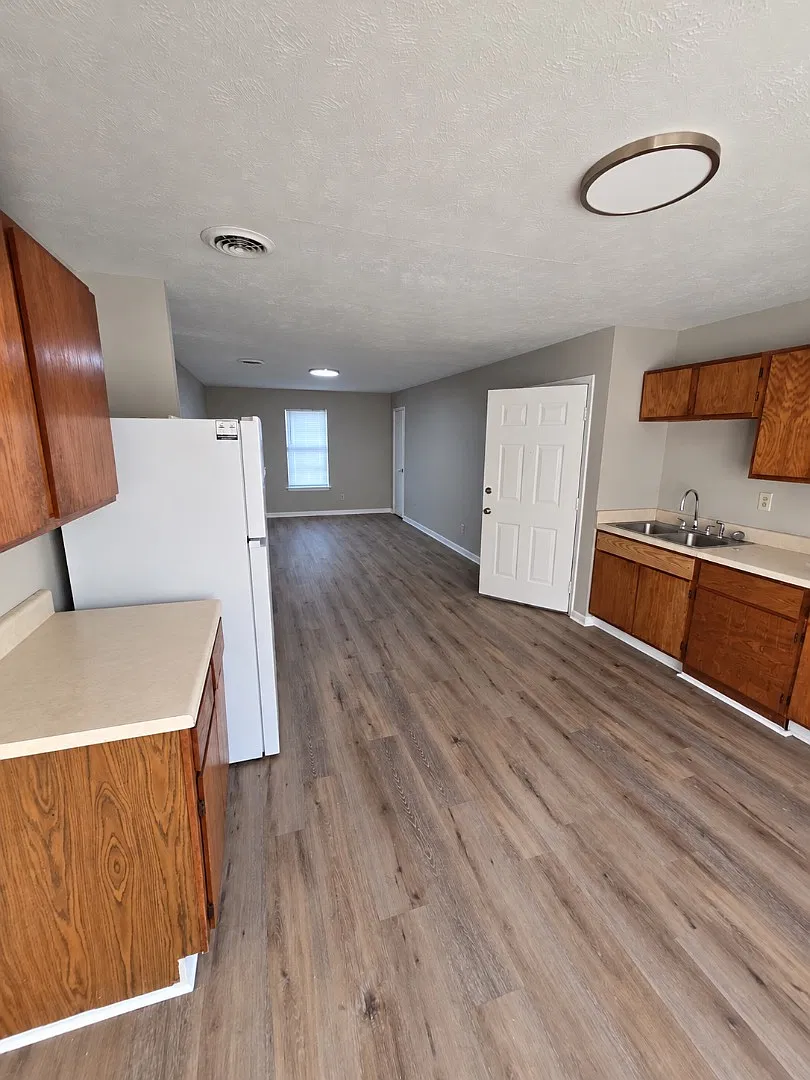 609 Old Humboldt Rd - 609 Old Humboldt Rd D — Photo 2