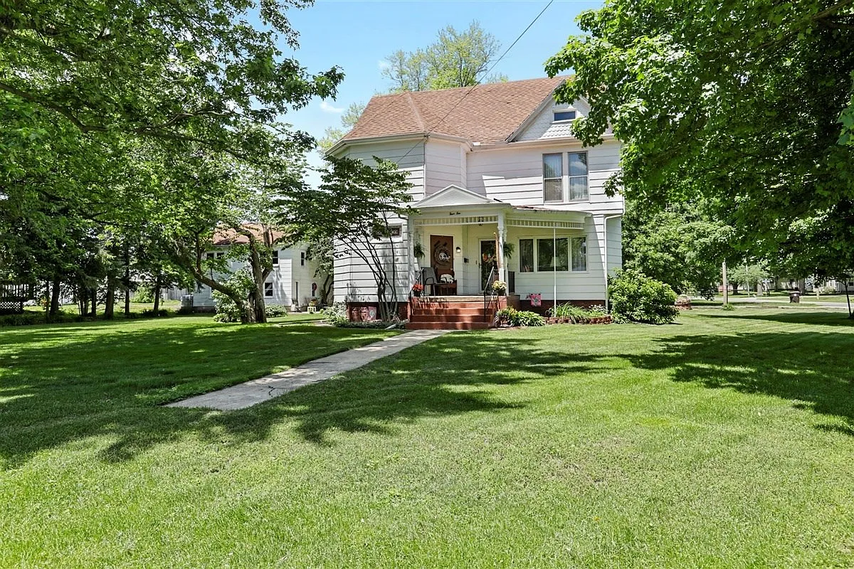 410 E Washington St photo 1