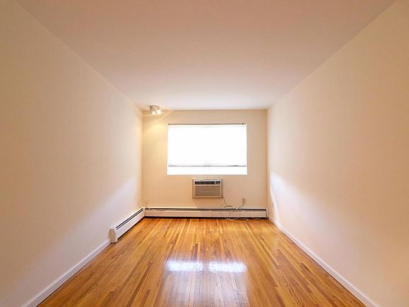 3rd image of 828 Vincent Ave Floor 1
