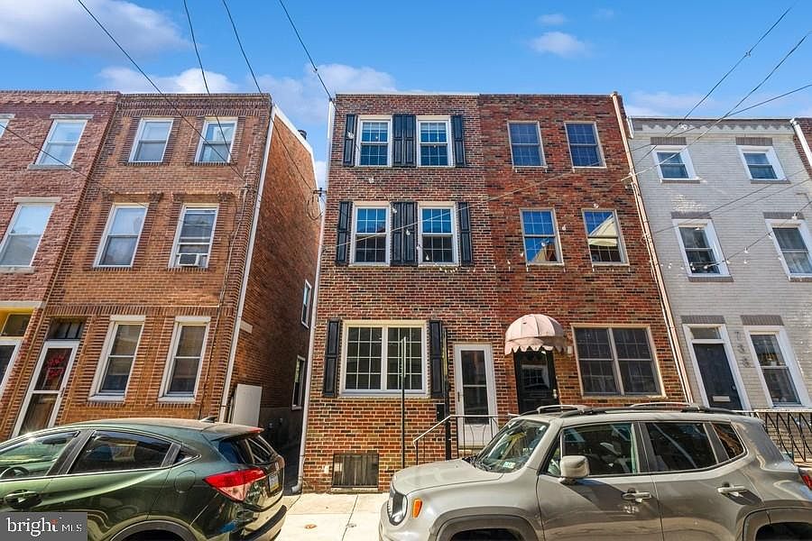 1st image of 742 S Darien St