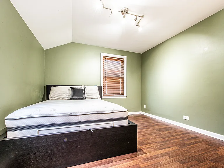 6611 W Foster Ave — Photo 29