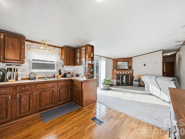 107 10th St NE, Hildebran, NC 28637