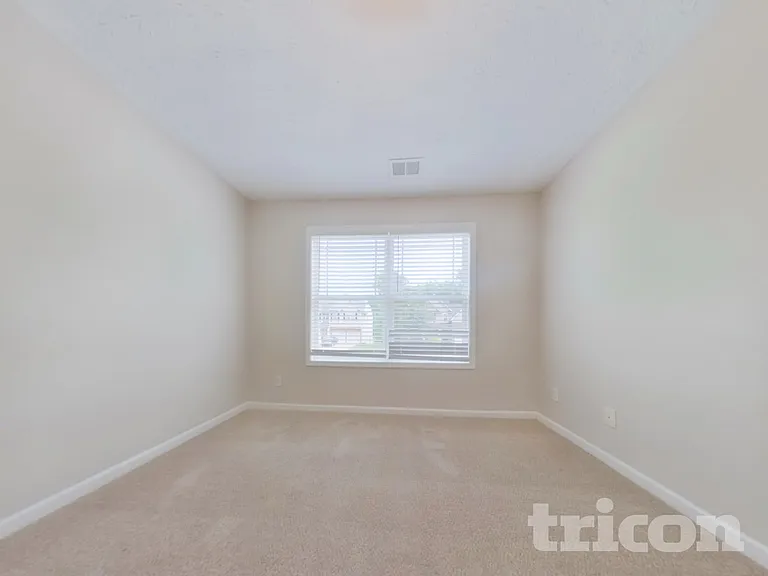 611 Hemlock Ct — Photo 13