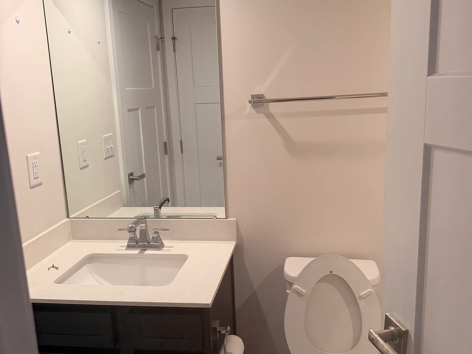 4 bed, 2400 sqft, $2,500 — Photo 3
