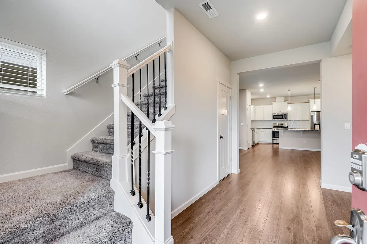 Building Photo - 6935 SE Red Alder St