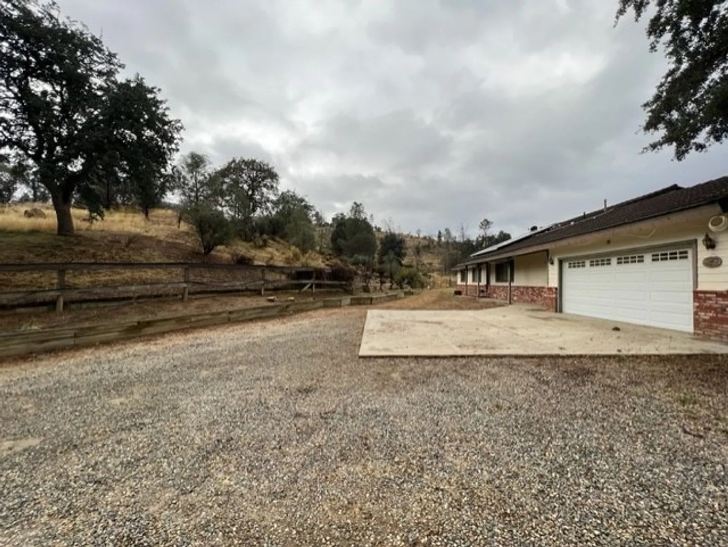 Mountain living in beautiful Walker Basin — Photo 3