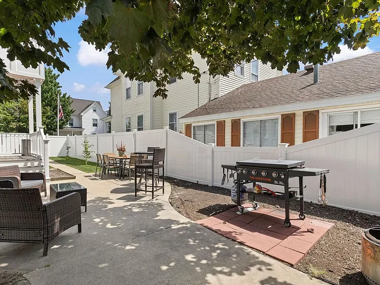 616 Hevey St — Photo 41