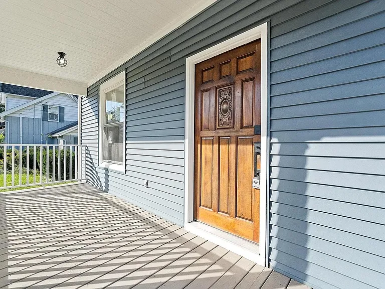 1118 Rockhill St — Photo 2
