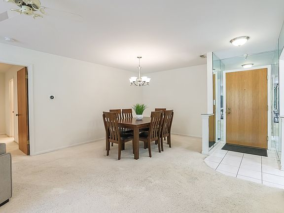 4th image of 350 E Dundee Rd APT 105