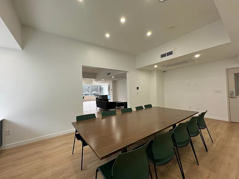 10058 102nd St NW — Photo 32