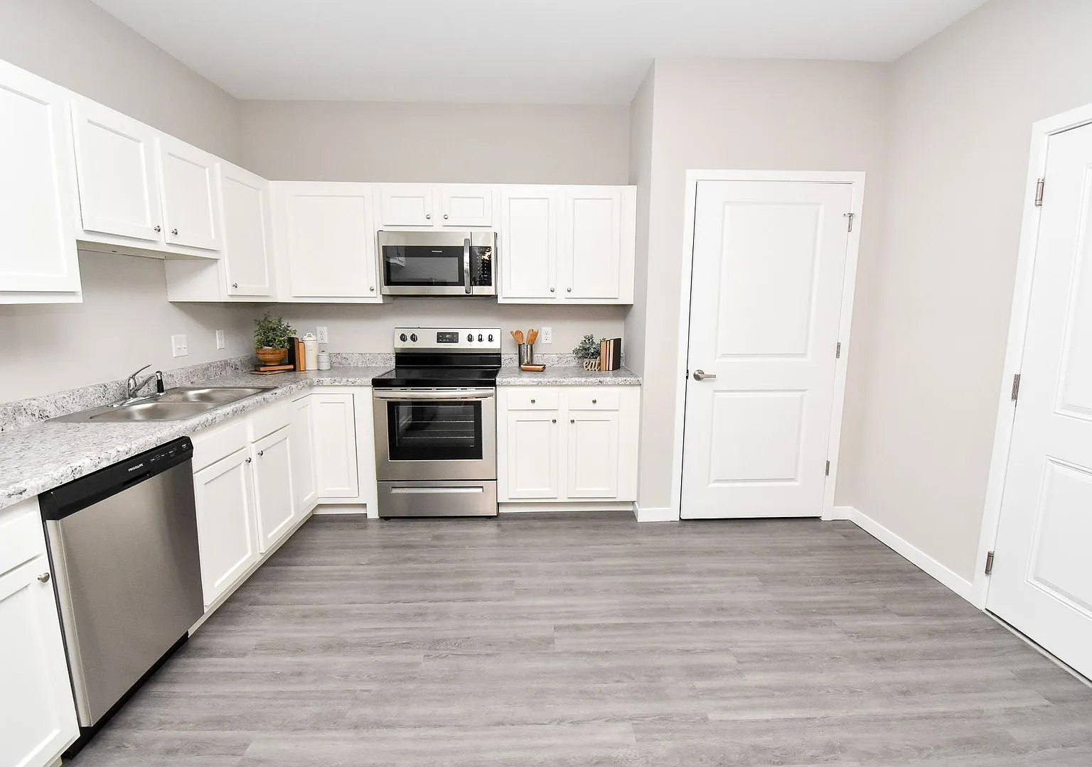 Cypress Ridge Apartments — Photo 4