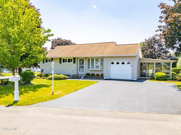 25 Wedgewood Drive, Loudonville, NY 12211