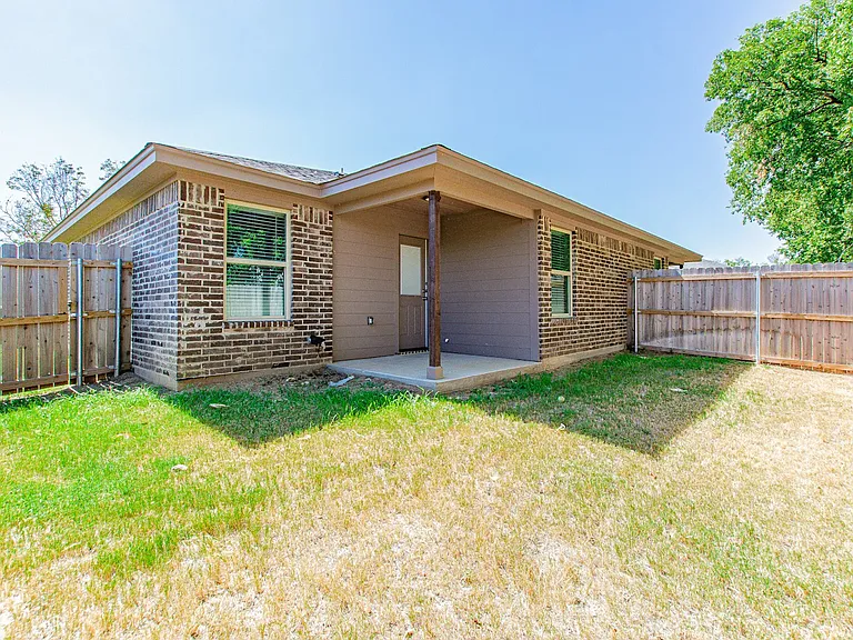 2551 Leroy Ln #B — Photo 17
