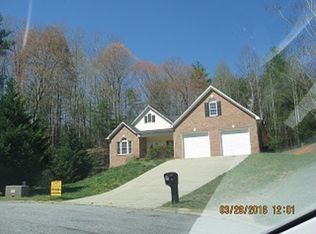 510 Yorktown Ct, Lenoir, NC 28645