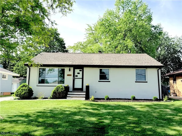 18203 Broxton Dr, Strongsville, OH 44149