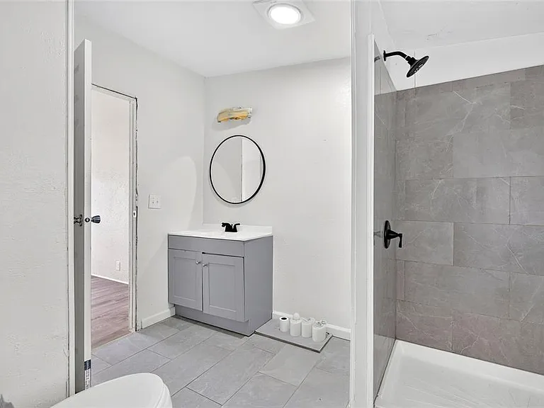 6766 NE 1st Pl — Photo 15