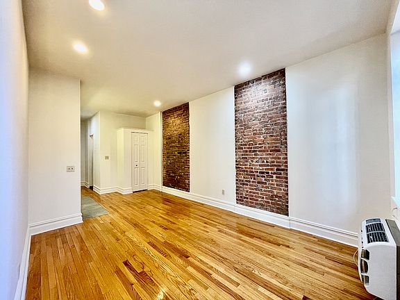 5th image of 326 E 34th St APT D3