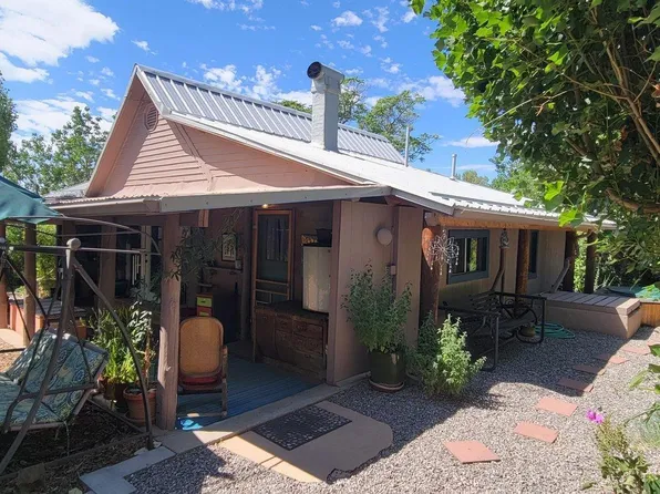 13 Main St, Pinos Altos, NM 88053