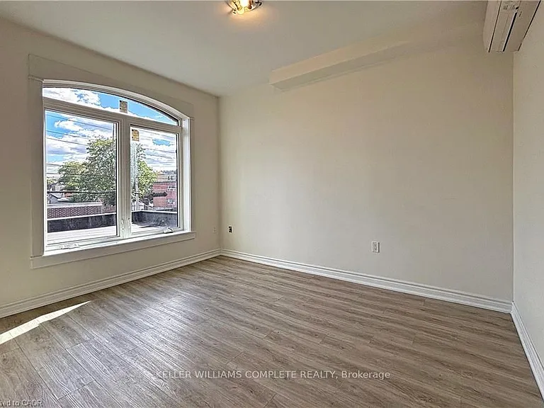 76 Wentworth St S #2 — Photo 2