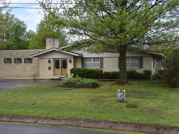 705 N Main St, Wagoner, OK 74467