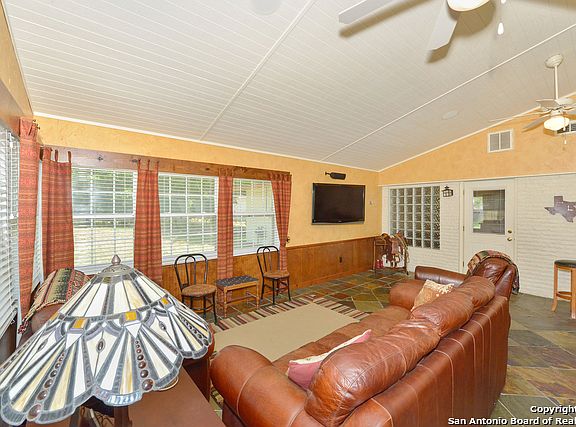 4th image of 2207 Eland Dr