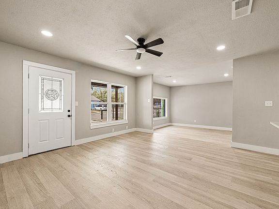 2nd image of 3855 Dowdell St