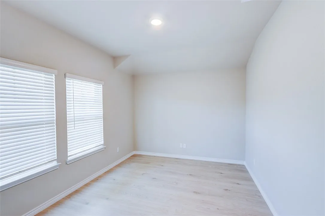 3 bed, 1783 sqft, $2,295 — Photo 4