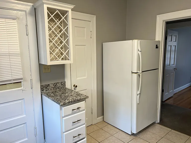 2421 Boulevard Napoleon #2 — Photo 4