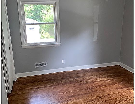 3rd image of 425 Gray Dr
