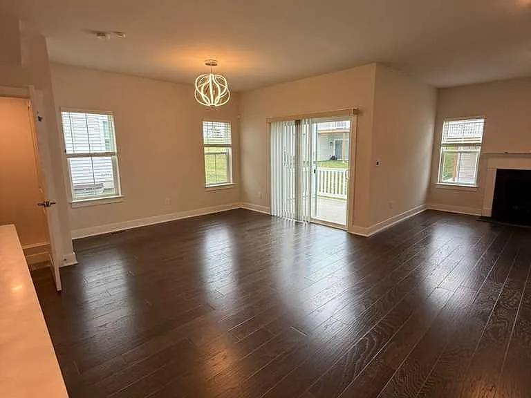 704 Peony Ln — Photo 42