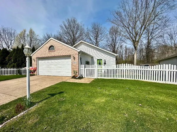 341 Brown Ct, Chesterton, IN 46304