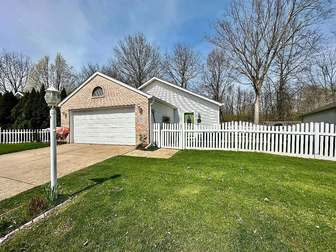 341 Brown Ct photo 1
