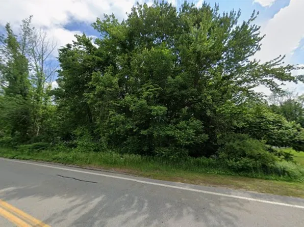 595 Pleasant St, Rochdale, MA 01542