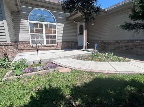 4905 W Kingsbury Street, Springfield, MO 65802