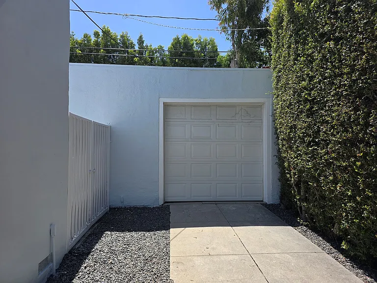 153 S Swall Dr — Photo 32