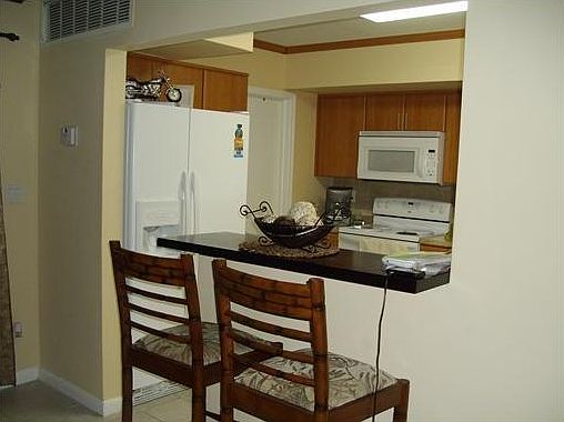 2nd image of 4870 Sheridan St #6