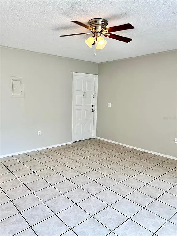 2 bed, 1.5 bath, 860 sqft, $1,295 — Photo 4