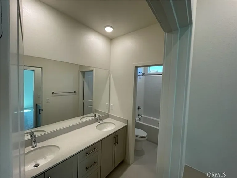 2565 E Embry Ln — Photo 45