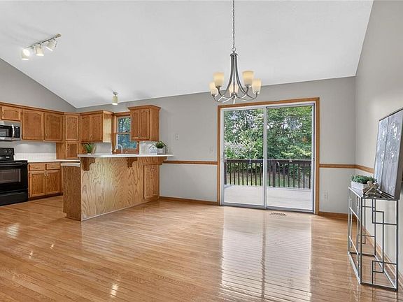 5th image of 6405 N Amoret Ave