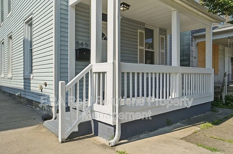 3 bed, 2.5 bath, 1796 sqft, $1,800 — Photo 3