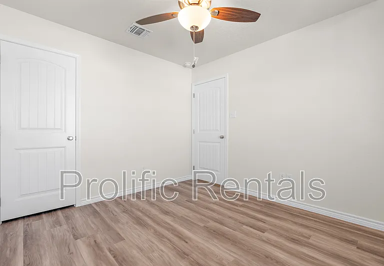 106 Logan Ct #B — Photo 22