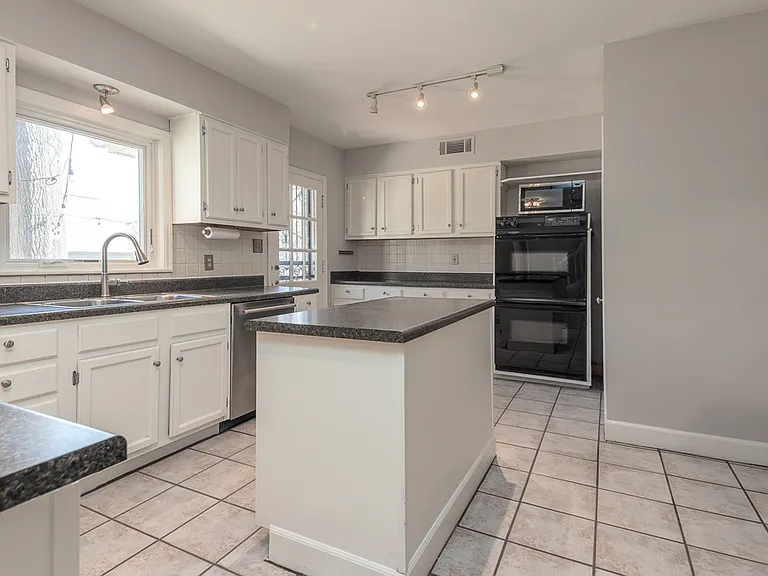 500 Colonial Rd — Photo 11