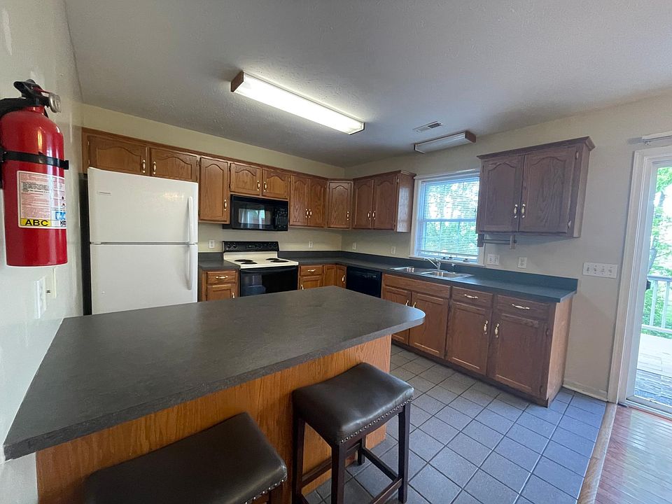 1st image of 303 Emerald Dr #303