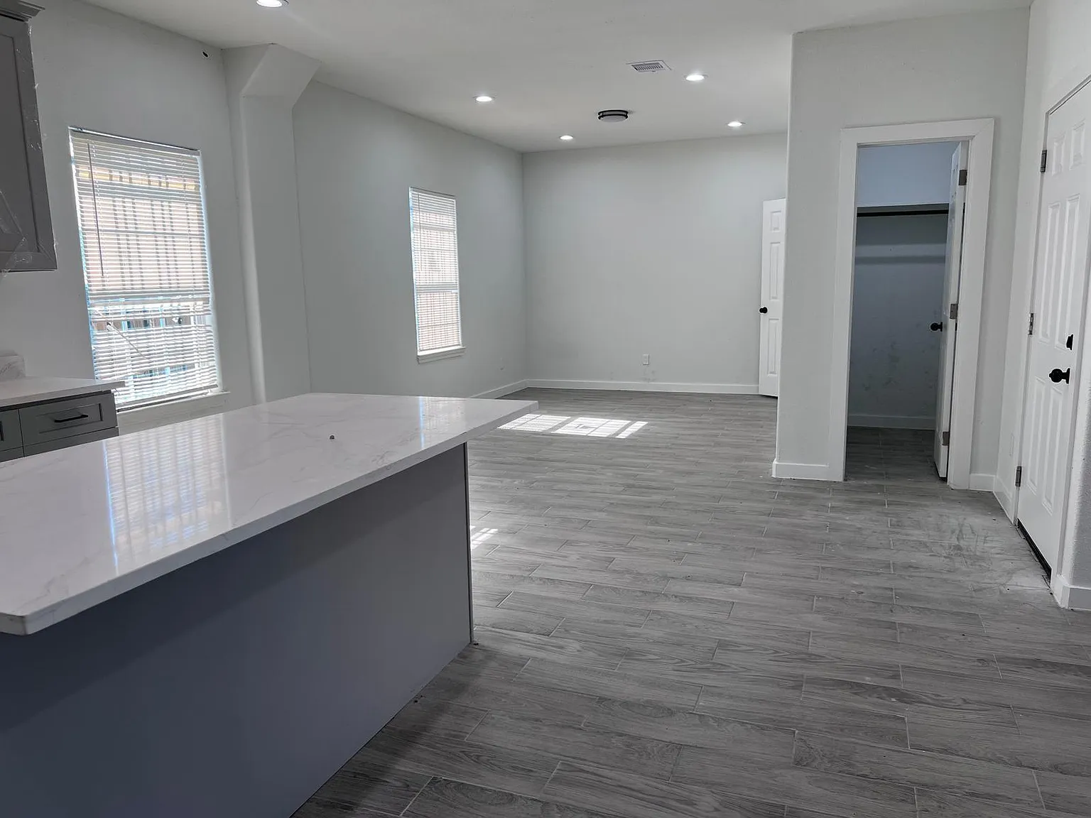 3 bed, 2.5 bath, 2108 sqft, $2,100 — Photo 3