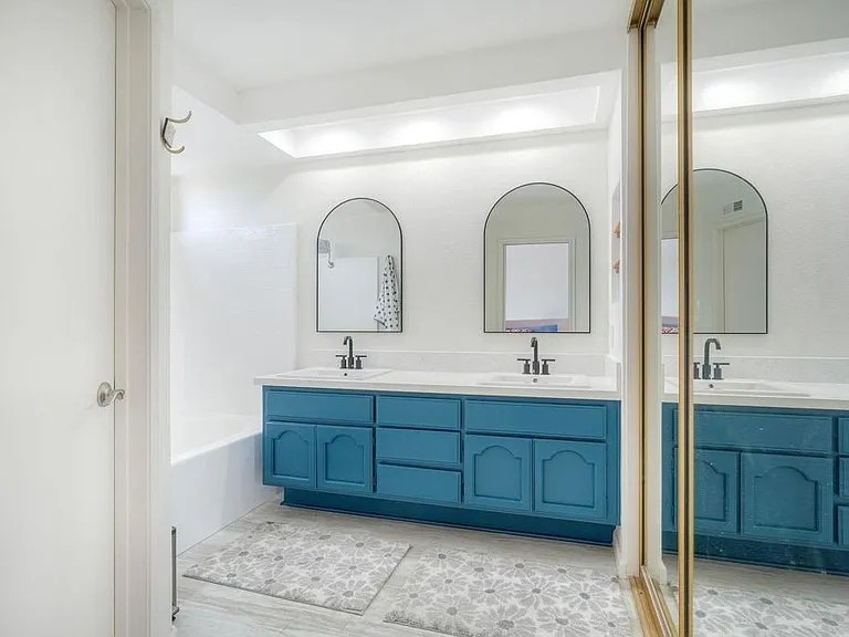 6817 Watercourse Dr — Photo 21