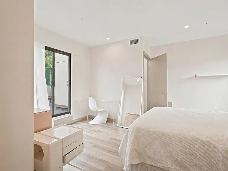 849 Madison St #4B — Photo 10