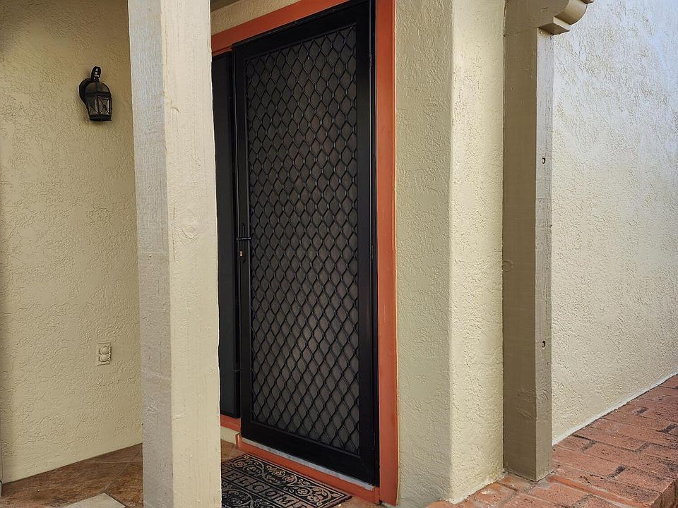 1st image of 150 W Calle Del Ano