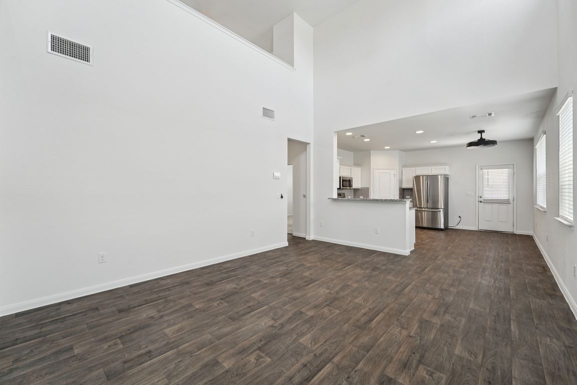 Levy Ln-S3007-007.jpg