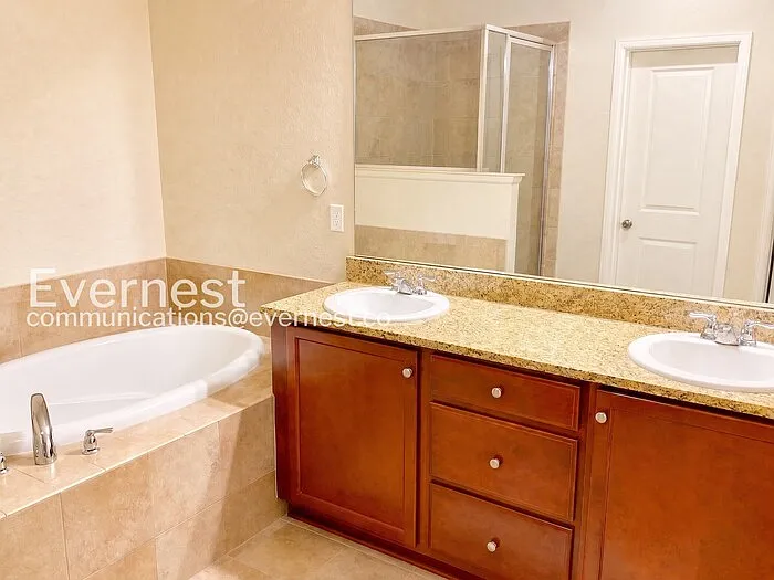 9086 E Phillips Ln — Photo 6