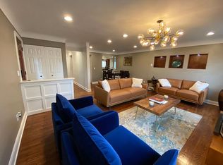 27164 Timber Trl, Dearborn Heights, MI 48127